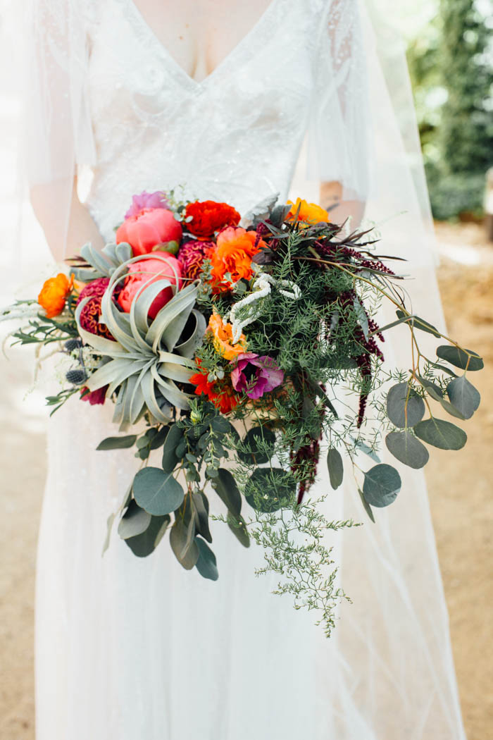 creative-sedona-wedding-in-the-tlaquepaque-arts-and-crafts-village-jane-in-the-woods-58