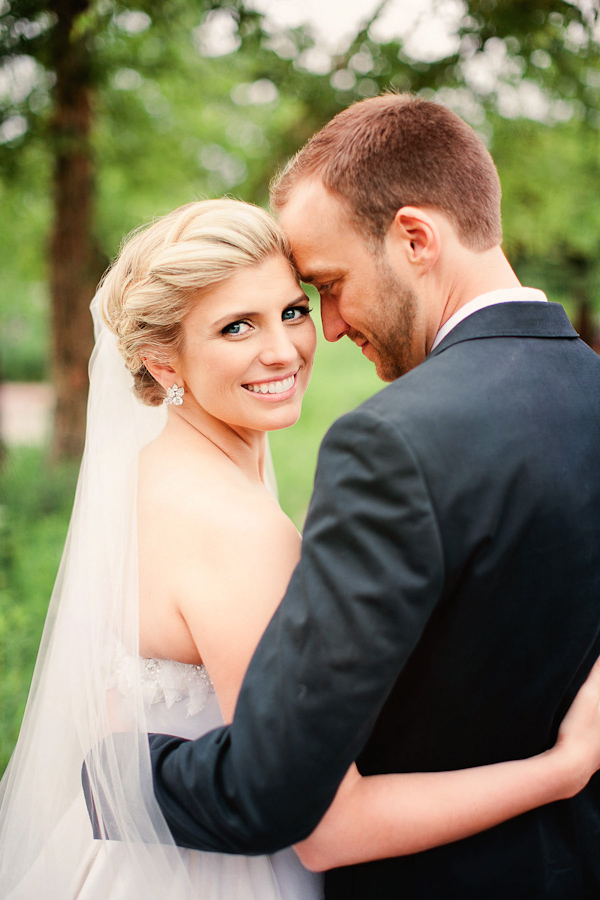 classic Oscar De La Renta bridal style with photos by Katherine Salvatori Photography | via junebugweddings.com classic Oscar De La Renta bridal style with photos by Katherine Salvatori Photography | via junebugweddings.com