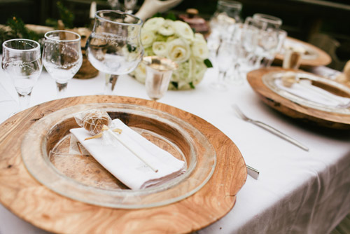 winter wedding inspiration in the Swiss Alps from Smetona Photo and Haute Weddings | via junebugweddings.com winter wedding inspiration in the Swiss Alps from Smetona Photo and Haute Weddings | via junebugweddings.com