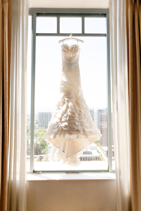 modern Persian wedding in San Jose, California, photo by Jinda Photography | via junebugweddings.com modern Persian wedding in San Jose, California, photo by Jinda Photography | via junebugweddings.com