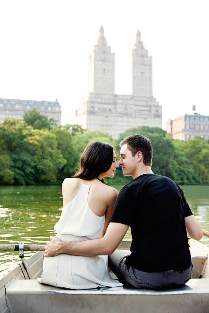 Romantic-Central-Park-Engagement-Photos-Modern-Wedding-Photography--4