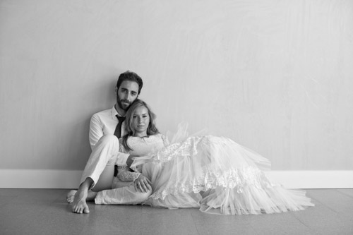 Acro Yoga engagement photos by Kiera Eve Photography via JunebugWeddings,.com Acro Yoga engagement photos by Kiera Eve Photography via JunebugWeddings,.com