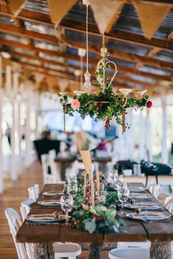 this-romanian-wedding-has-all-the-autumn-decor-inspiration-you-need-23-600x900