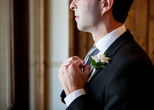 grey and coral wedding at Paradise Valley Country Club in Arizona with Photos by Jennifer Bowen Photography | via junebugweddings.com grey and coral wedding at Paradise Valley Country Club in Arizona with Photos by Jennifer Bowen Photography | via junebugweddings.com