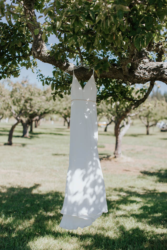 blue-and-white-roche-harbor-resort-wedding-on-san-juan-island-luke-and-mallory-photography-60