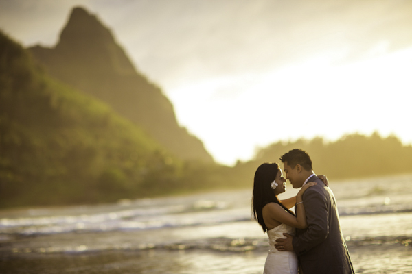tropical destination wedding in Princeville, Kaua'i, Hawai'i, photos by Brett Butterstein Photography | via junebugweddings.com tropical destination wedding in Princeville, Kaua'i, Hawai'i, photos by Brett Butterstein Photography | via junebugweddings.com