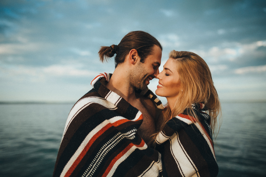 from-the-cabin-to-the-dock-this-pigeon-lake-engagement-is-both-cozy-and-hot-26