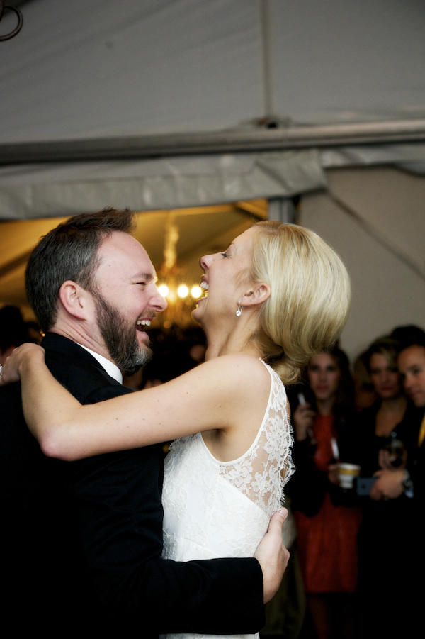 Black, white, and gold wedding at Austin Museum of Art in Austin, Texas, photos by Ashley Garmon Photography | via junebugweddings.com Black, white, and gold wedding at Austin Museum of Art in Austin, Texas, photos by Ashley Garmon Photography | via junebugweddings.com