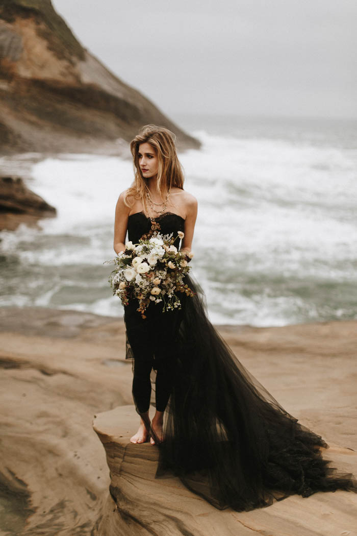 darkly-romantic-cape-kiwanda-elopement-inspiration-d-albrecht-photography-35