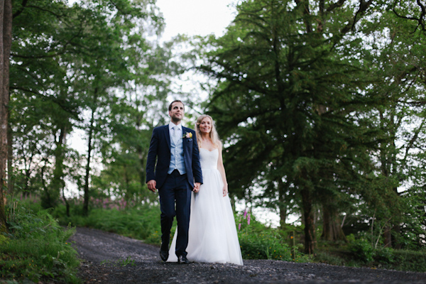 landscape wedding portrait, photo by Sansom Photography | via junebugweddings.com landscape couple portrait, photo by Sansom Photography | via junebugweddings.com