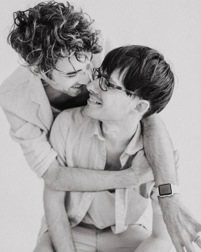 modern-minimalist-engagement-photos-in-chicago-2
