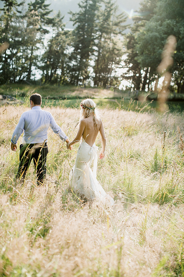 rustic wedding at Woodstock Farm in Bellingham, Washington, photos by Michel M. Waite Photography | via junebugweddings.com rustic wedding at Woodstock Farm in Bellingham, Washington, photos by Michel M. Waite Photography | via junebugweddings.com