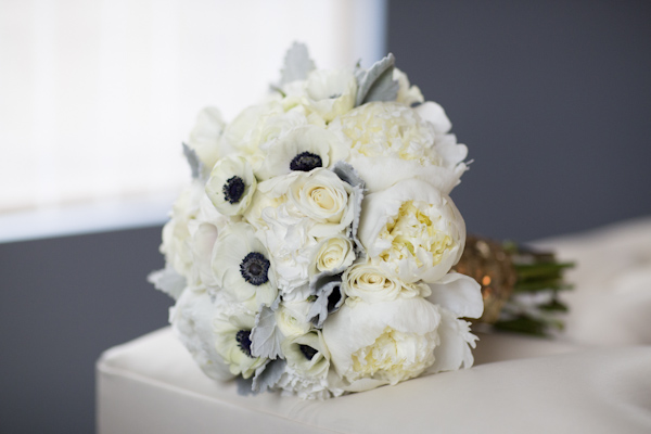black, white, gold and silver New Year's Eve wedding, photos by Asya Photography | via junebugweddings.com black, white, gold and silver New Year's Eve wedding, photos by Asya Photography | via junebugweddings.com