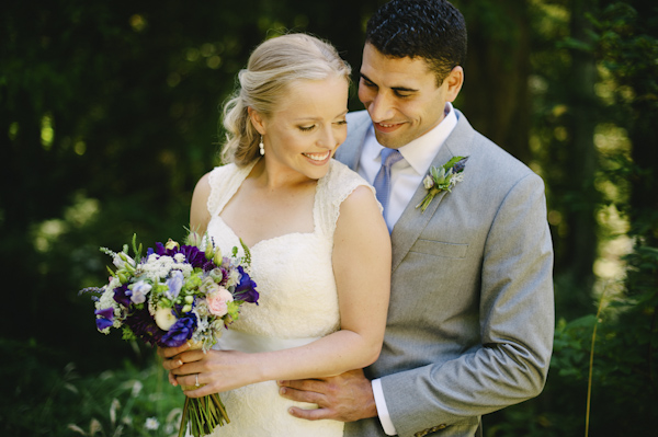 natural, outdoors wedding in Portland, Oregon at Hoyt Arboretum, wedding photo by Aaron Courter Photography | via junebugweddings.com natural, outdoors wedding in Portland, Oregon at Hoyt Arboretum, wedding photo by Aaron Courter Photography | via junebugweddings.com
