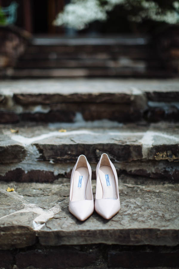 romantic country club wedding blush bridal shoes by Prada, photo by Clay Austin Photography | via junebugweddings.com romantic country club wedding blush bridal shoes by Prada, photo by Clay Austin Photography | via junebugweddings.com
