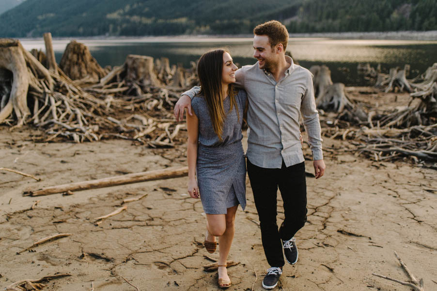 the-views-are-unreal-in-this-breathtaking-bridal-veil-falls-engagement-shoot-3