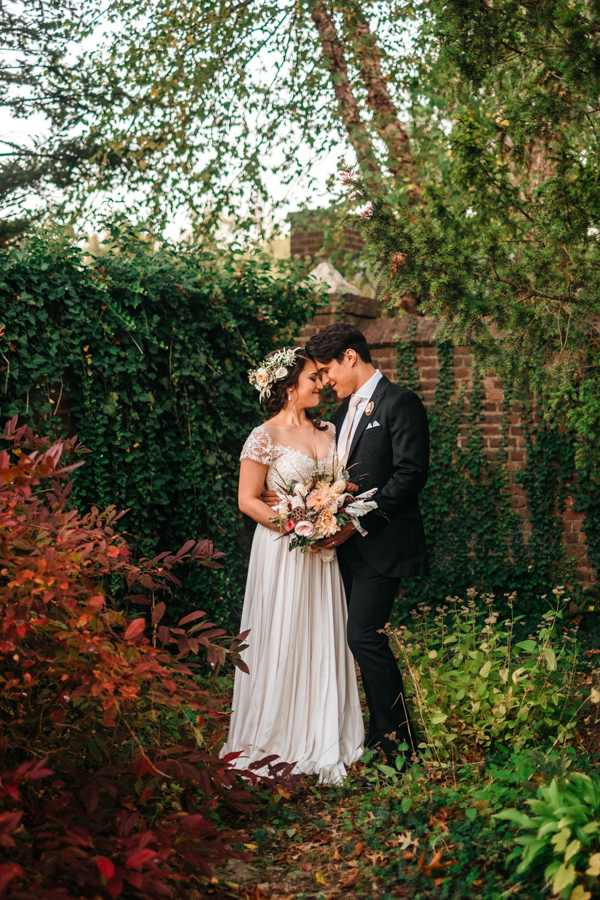 cerulean-and-dusty-peach-pennsylvania-wedding-at-aldie-mansion-22