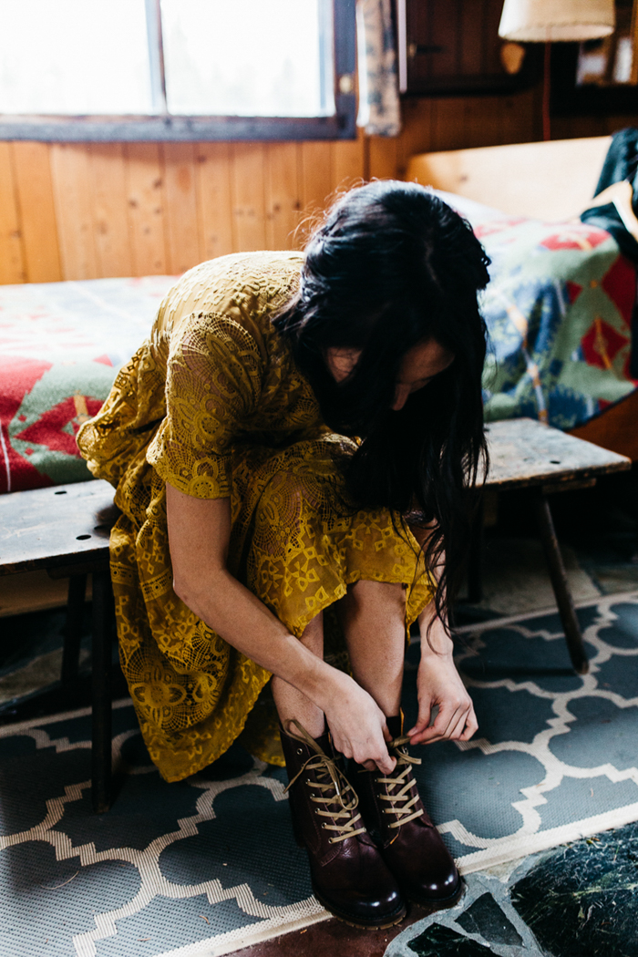 cozy-alternative-fall-wedding-inspiration-in-snowy-vermont-8