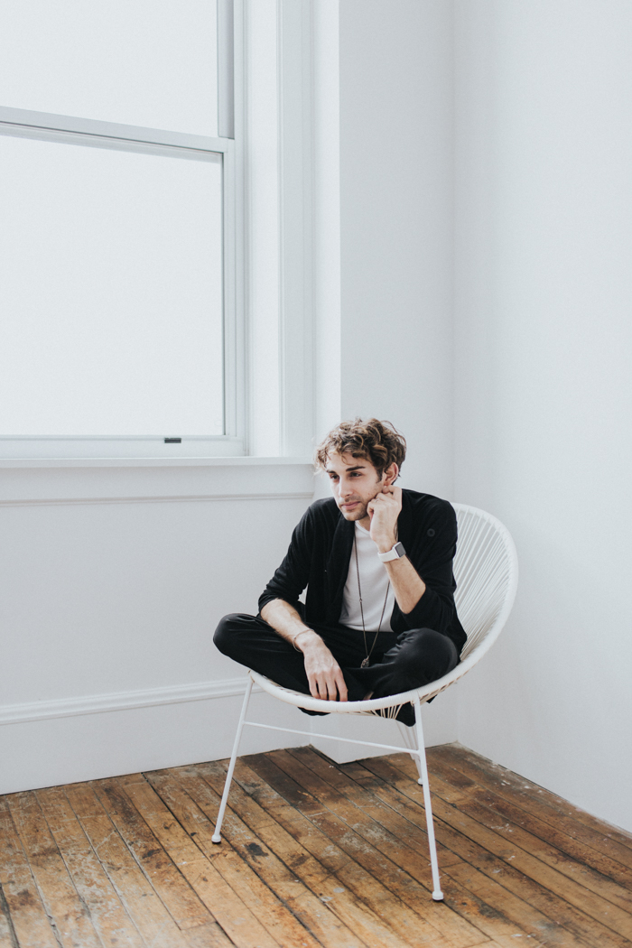 modern-minimalist-engagement-photos-in-chicago-7