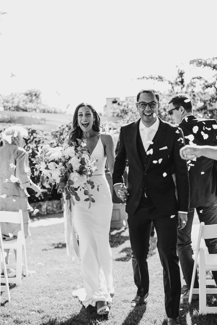 blue-and-white-roche-harbor-resort-wedding-on-san-juan-island-luke-and-mallory-photography-23