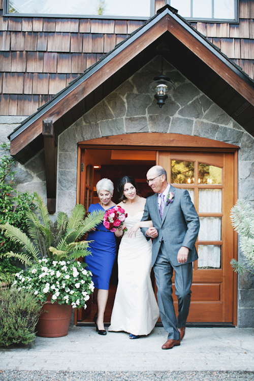 sweet and pretty wedding at Bella Luna Farms with photos by Michele M Waite Photography | junebugweddings.com sweet and pretty wedding at Bella Luna Farms with photos by Michele M Waite Photography | junebugweddings.com