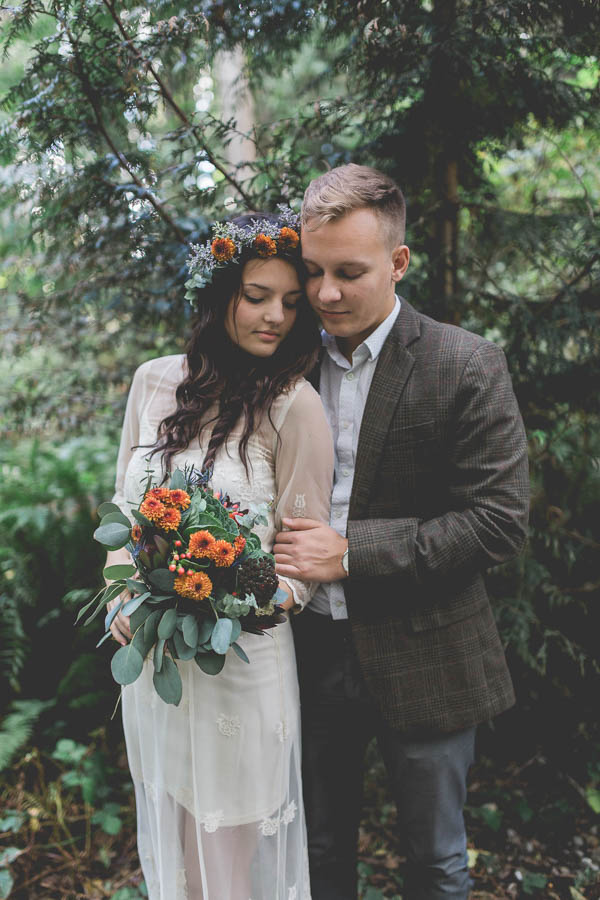 Wild-and-Natural-Engagement-Photos-at-Meadowdale-Beach-Park-Irinart-6