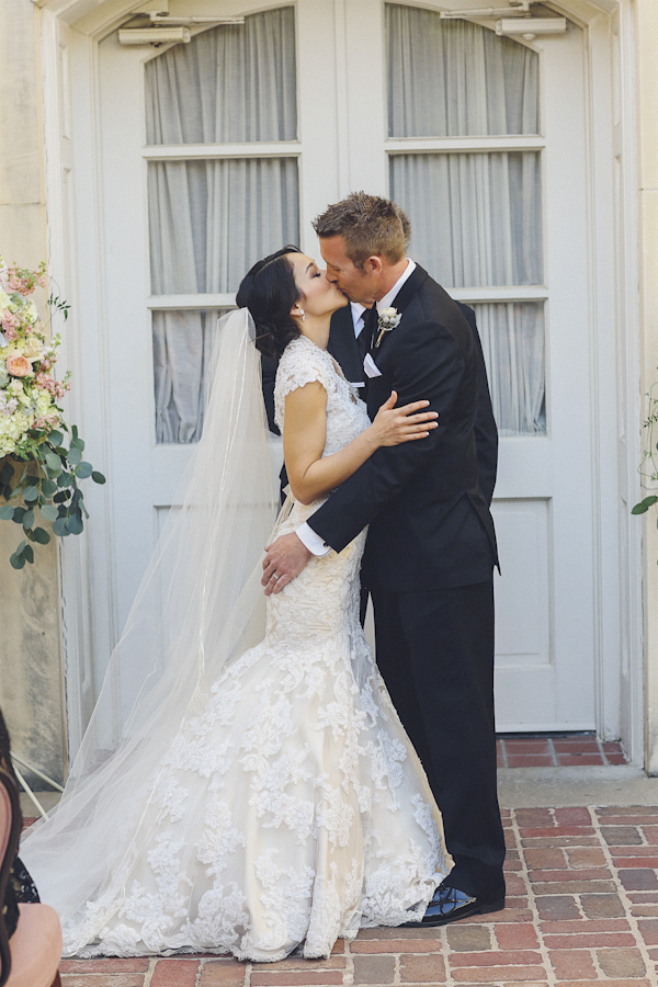 traditional and timeless bridal style, photo by Christina Carroll Photography | via junebugweddings.com traditional and timeless bridal style, photo by Christina Carroll Photography | via junebugweddings.com