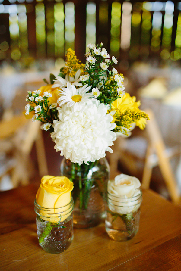 sunny rustic barn wedding in Michigan with photos by Dan Stewart | via junebugweddings.com sunny rustic barn wedding in Michigan with photos by Dan Stewart | via junebugweddings.com