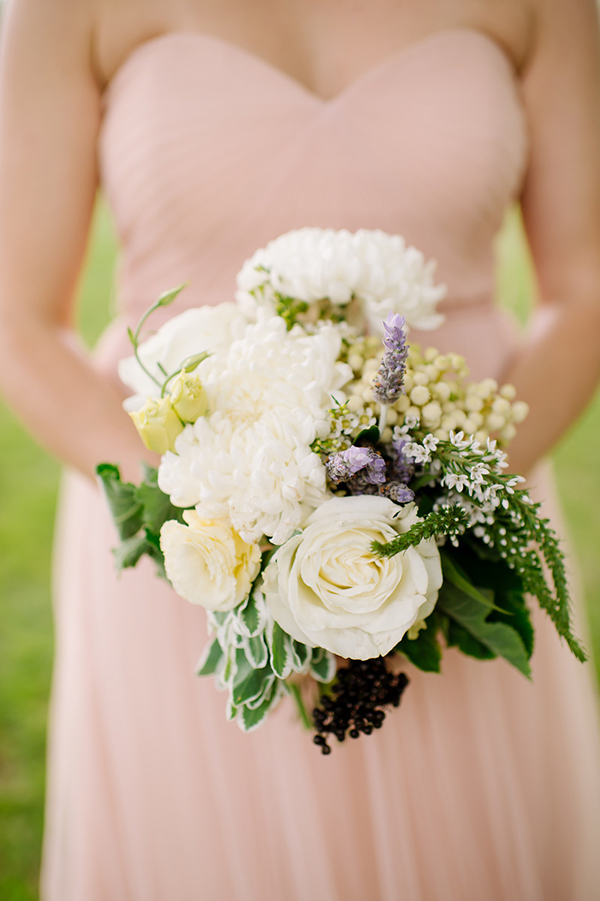 darling countryside wedding inspiration photo shoot, photo by L Hewitt Photography | via junebugweddings.com darling countryside wedding inspiration photo shoot, photo by L Hewitt Photography | via junebugweddings.com