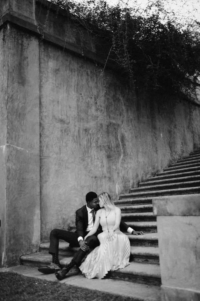 cool-glam-engagement-session-at-atlantas-swan-house-29