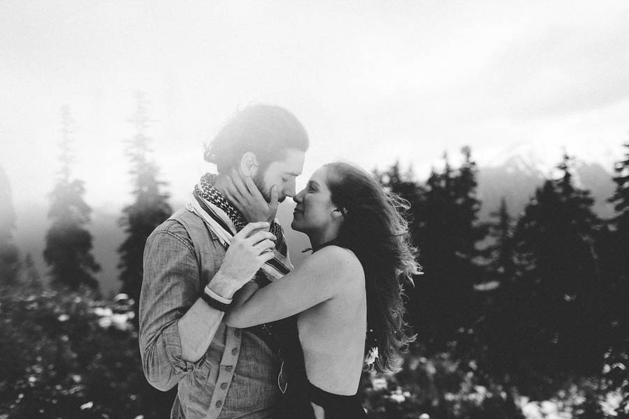 Snowy-Couple-Session-at-Mt-Baker-Alexandra-Celia-25