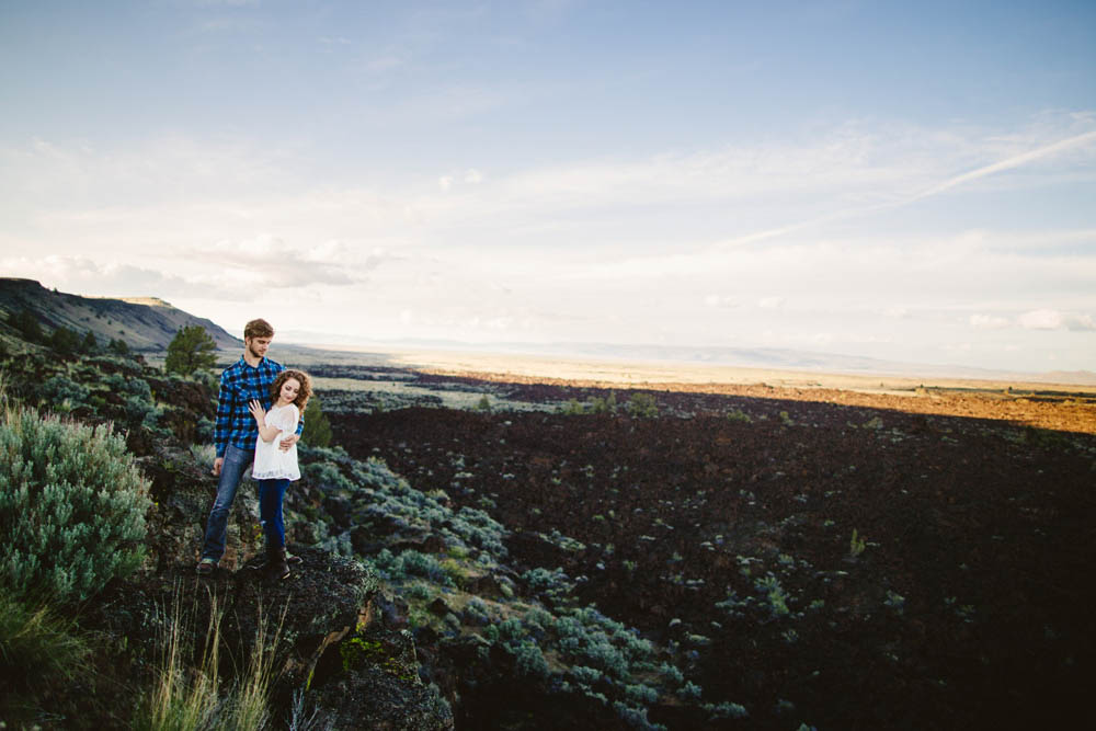Sentimental-Anniversary-Session-in-Lava-Beds-National-Park-Chutikorn-Photography (19 of 27)