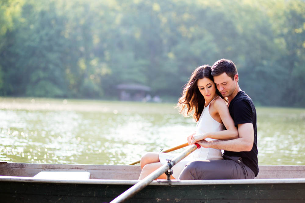 Romantic-Central-Park-Engagement-Photos-Modern-Wedding-Photography-