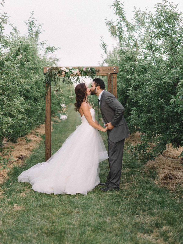 find-your-geometric-wedding-inspiration-in-this-candlelit-elopement-15