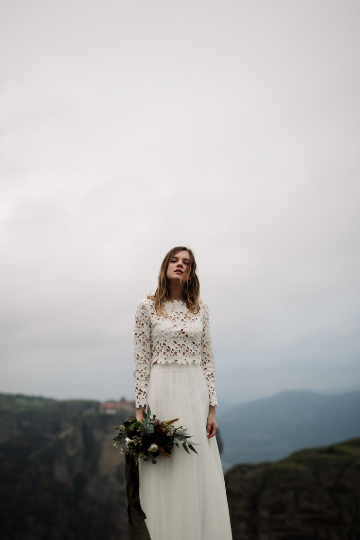 rugged-winter-cliffside-elopement-in-greece-18