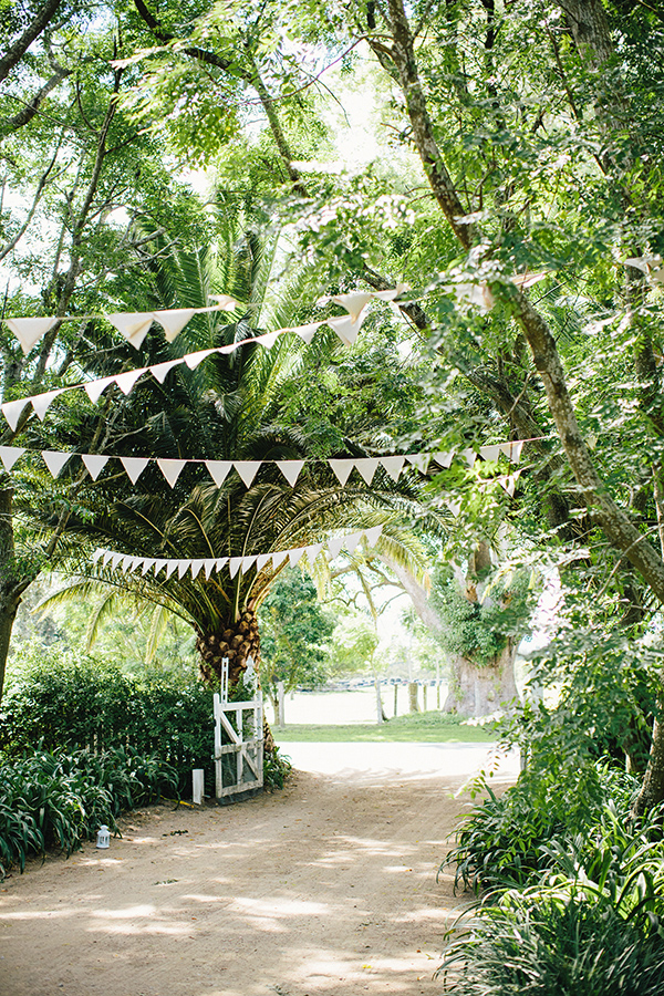 charming Australia wedding with gorgeous wedding party style, photo by Hannah Blackmore Photography | via junebugweddings.com charming Australia wedding with gorgeous wedding party style, photo by Hannah Blackmore Photography | via junebugweddings.com