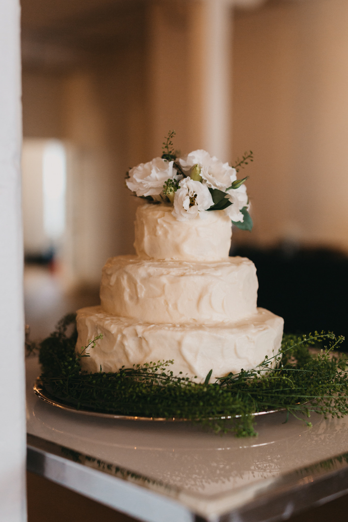 chic-toronto-loft-wedding-at-the-burroughes-24