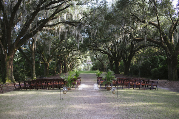 wedding at Legare Waring House in Charleston, South Carolina, photo by Paige Winn Photo | via junebugweddings.com wedding at Legare Waring House in Charleston, South Carolina, photo by Paige Winn Photo | via junebugweddings.com