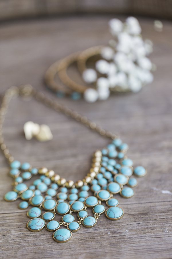 turquoise bridal accessory, photo by Rachel Solomon | via junebugweddings.com turquoise bridal accessory, photo by Rachel Solomon | via junebugweddings.com
