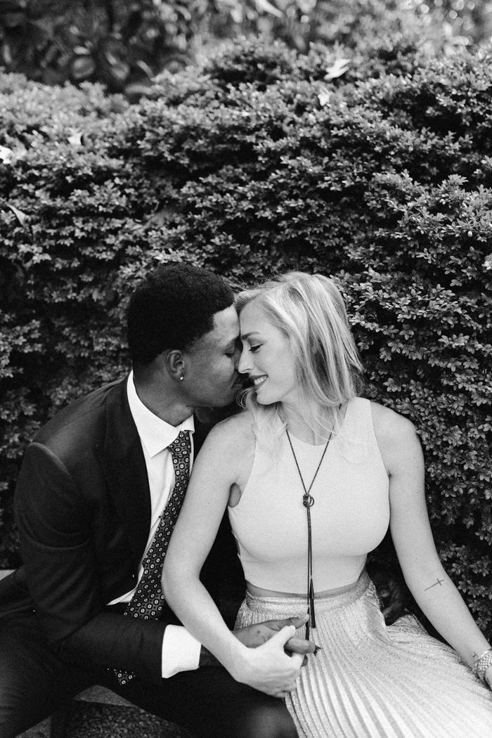 cool-glam-engagement-session-at-atlantas-swan-house-27