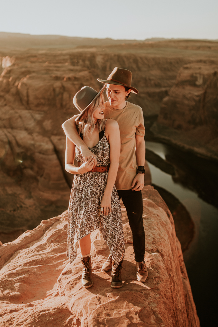 jaw-dropping-destination-engagement-session-at-horseshoe-bend-19