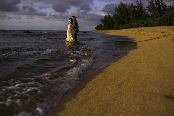 tropical destination wedding in Princeville, Kaua'i, Hawai'i, photos by Brett Butterstein Photography | via junebugweddings.com tropical destination wedding in Princeville, Kaua'i, Hawai'i, photos by Brett Butterstein Photography | via junebugweddings.com