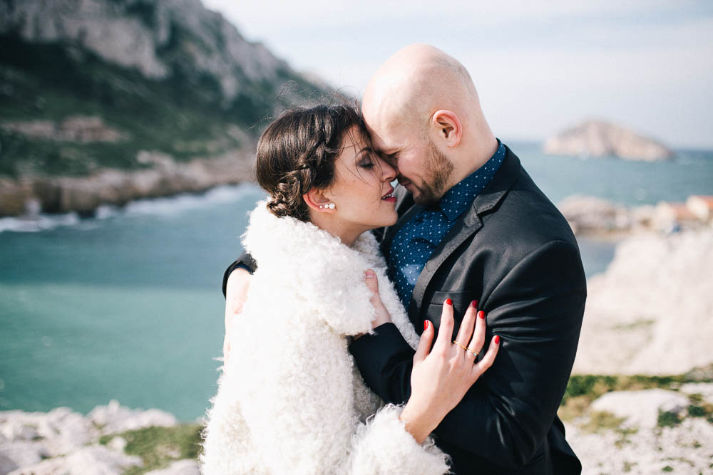 Chilly-Waterfront-Engagement-Near-Marseille-Laurent-Brouzet (21 of 24)