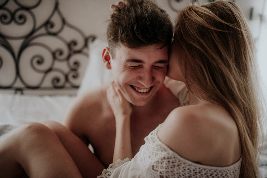 these-two-cuddled-all-the-way-through-their-rome-engagement-session-24
