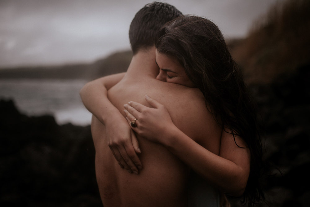 sensual-island-couple-portraits-in-portugal-8