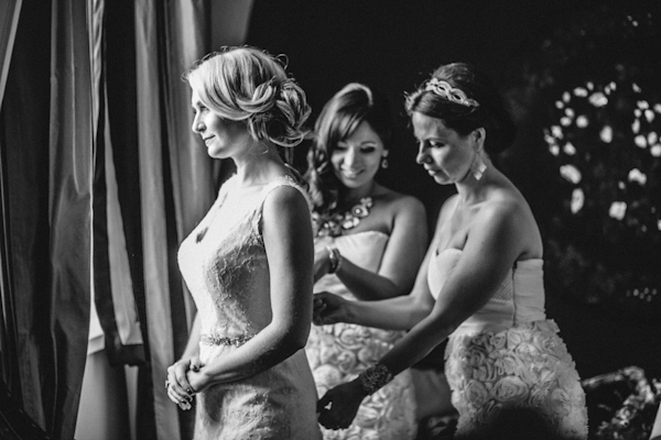 intimate destination wedding in Paris, photo by Ophelia and Romeo Photographers | via junebugweddings.com intimate destination wedding in Paris, photo by Ophelia and Romeo Photographers | via junebugweddings.com