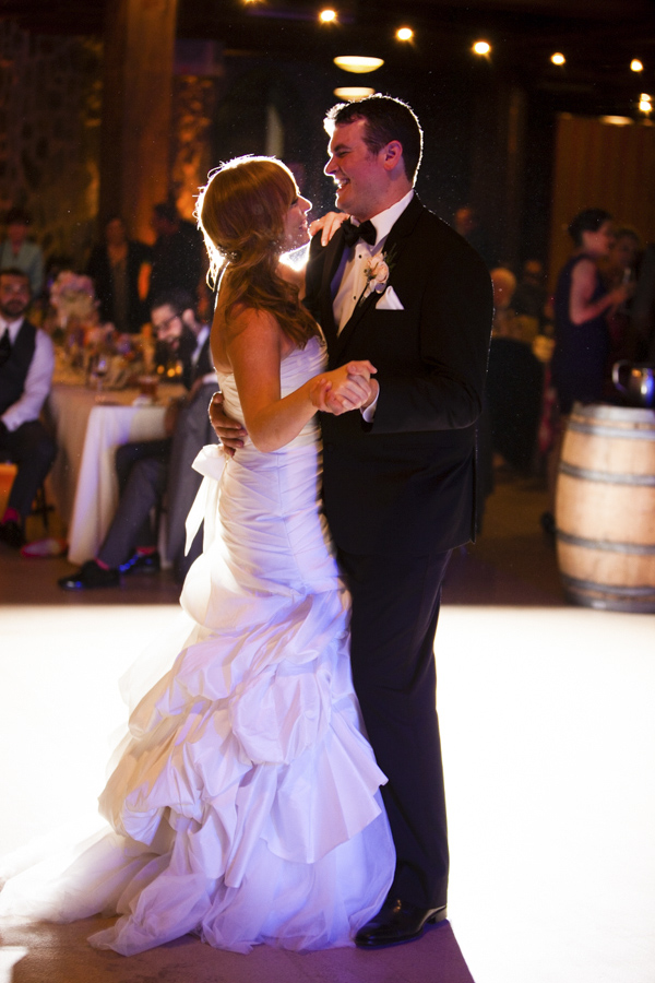 peach, coral, grey wedding at Swiftwater Cellars, photo by La Vie Photography | via junebugweddings.com peach, coral, grey wedding at Swiftwater Cellars, photo by La Vie Photography | via junebugweddings.com