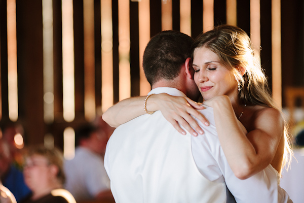 sunny rustic barn wedding in Michigan with photos by Dan Stewart | via junebugweddings.com sunny rustic barn wedding in Michigan with photos by Dan Stewart | via junebugweddings.com