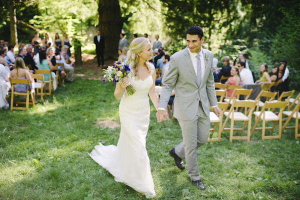 natural, outdoors wedding in Portland, Oregon at Hoyt Arboretum, wedding photo by Aaron Courter Photography | via junebugweddings.com natural, outdoors wedding in Portland, Oregon at Hoyt Arboretum, wedding photo by Aaron Courter Photography | via junebugweddings.com