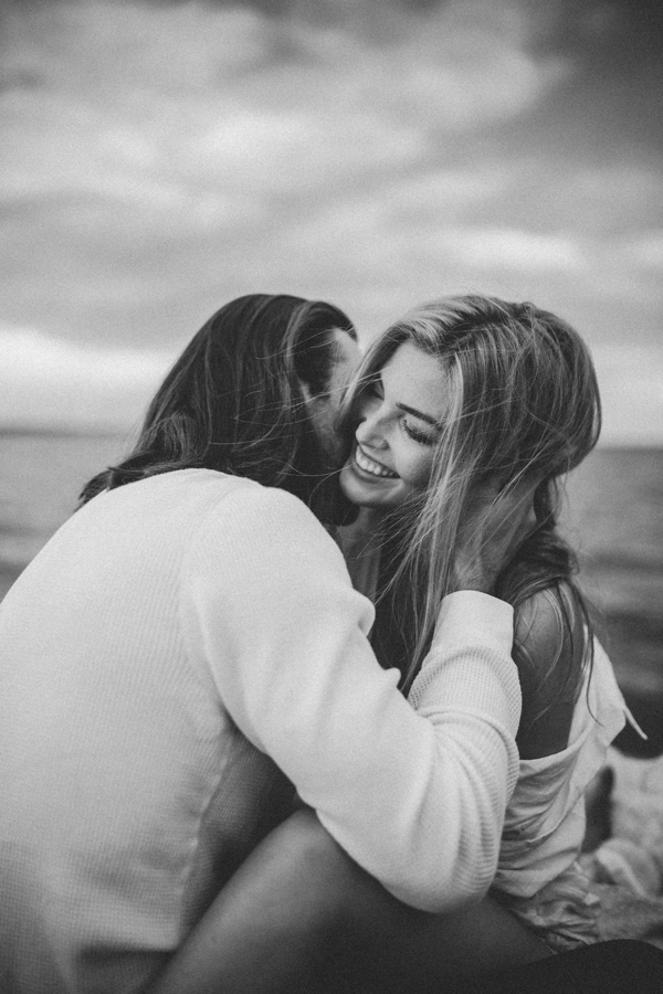 from-the-cabin-to-the-dock-this-pigeon-lake-engagement-is-both-cozy-and-hot-10